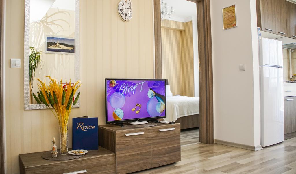 Summerland Beach Privilege Apartment Mamaia Bagian luar foto