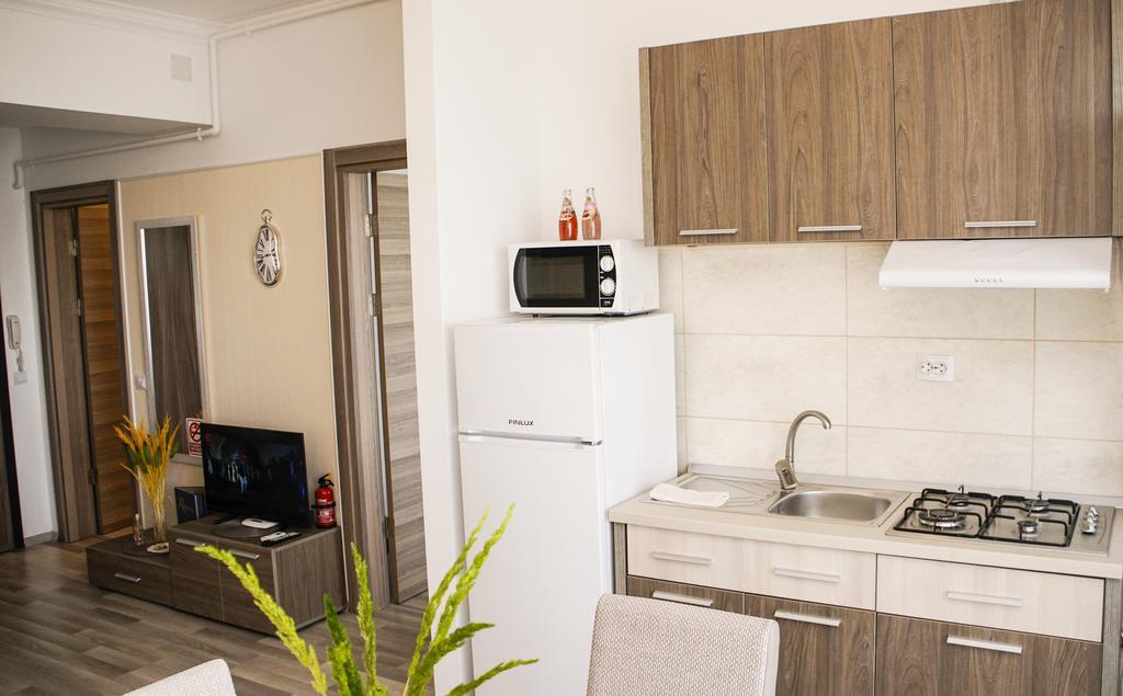 Summerland Beach Privilege Apartment Mamaia Bagian luar foto